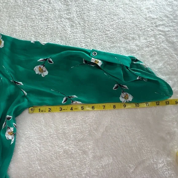 Lush Green and White 3/4 Length Sleeve V Neck Floral Lightweight Blouse Size M - Picture 11 of 11